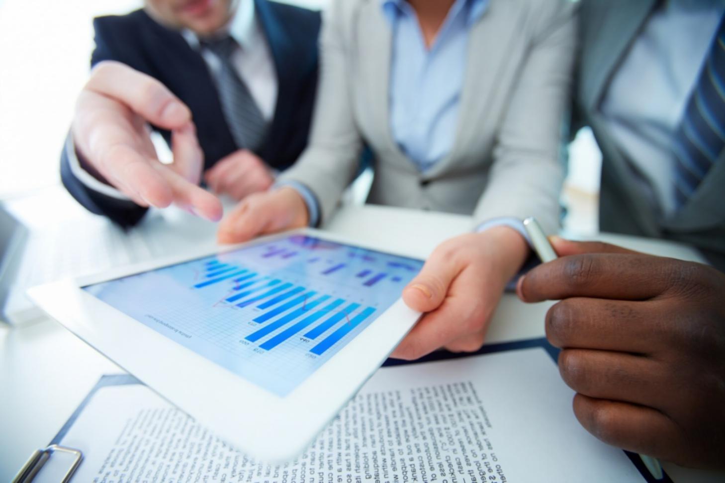 Hands-on SEO analytics workshop with participants analyzing data