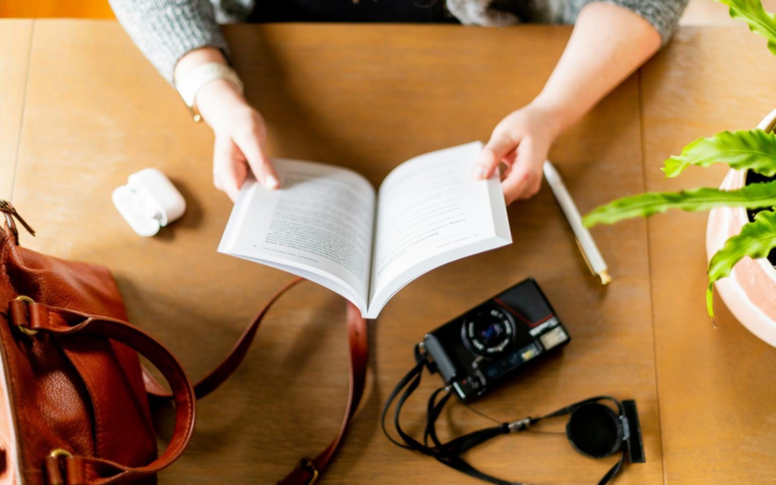 SEO analytics training session with participants reviewing data dashboards
