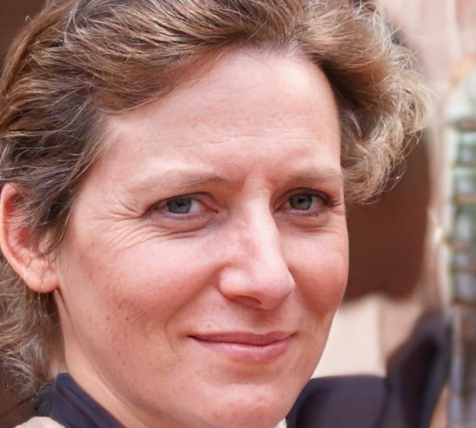 Portrait of Freya Tannen